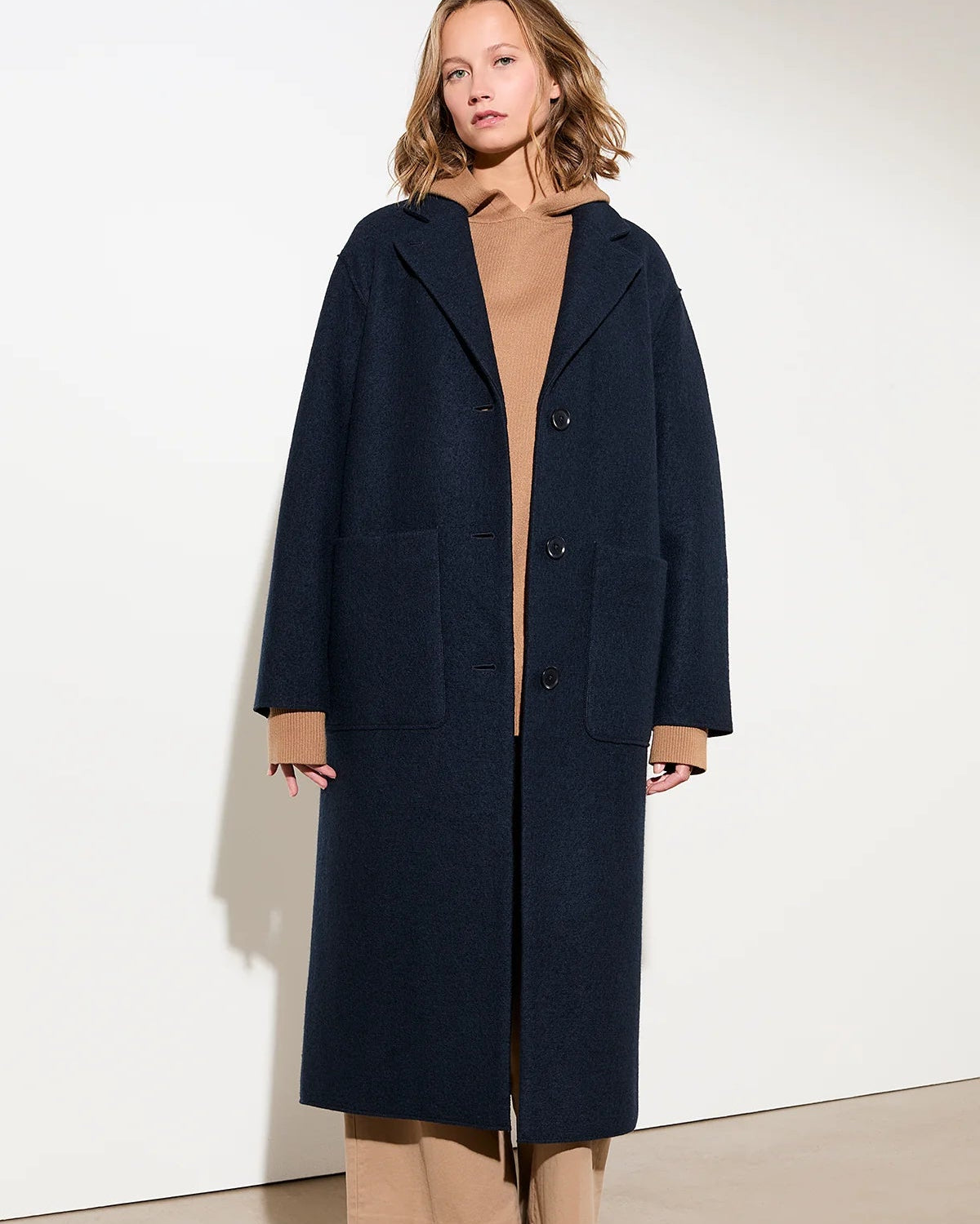 LangerChen Coat Carran II – langer Wollmantel aus Bio-Wolle in Navy