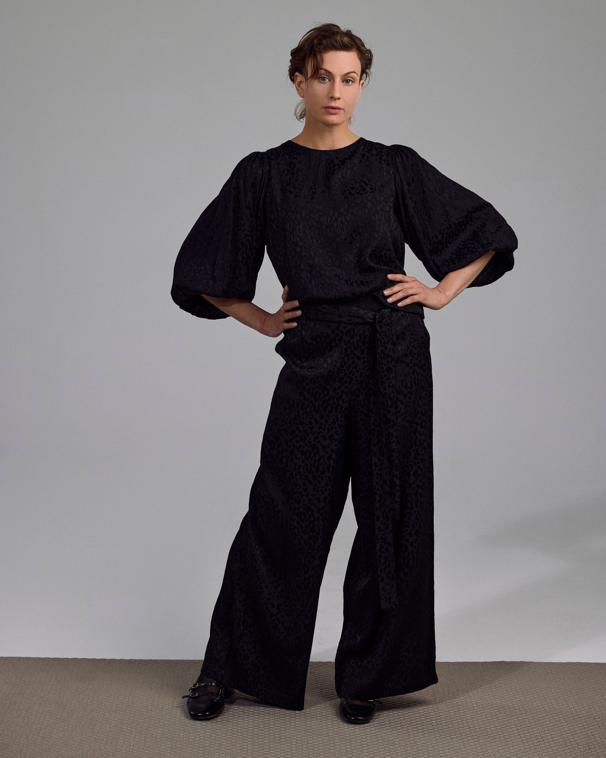 Die Tavie Bluse Viskose mit angesagtem Leoparden Print des Österreichischen Labels Maiken K. - Look