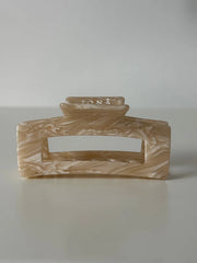 Maja Hair Clip aus Cellulose Acetat | Camel Swirl