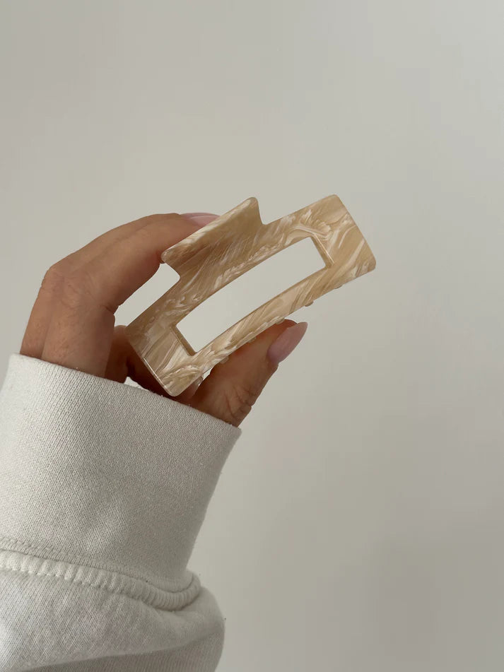 Maja Hair Clip aus Cellulose Acetat | Camel Swirl
