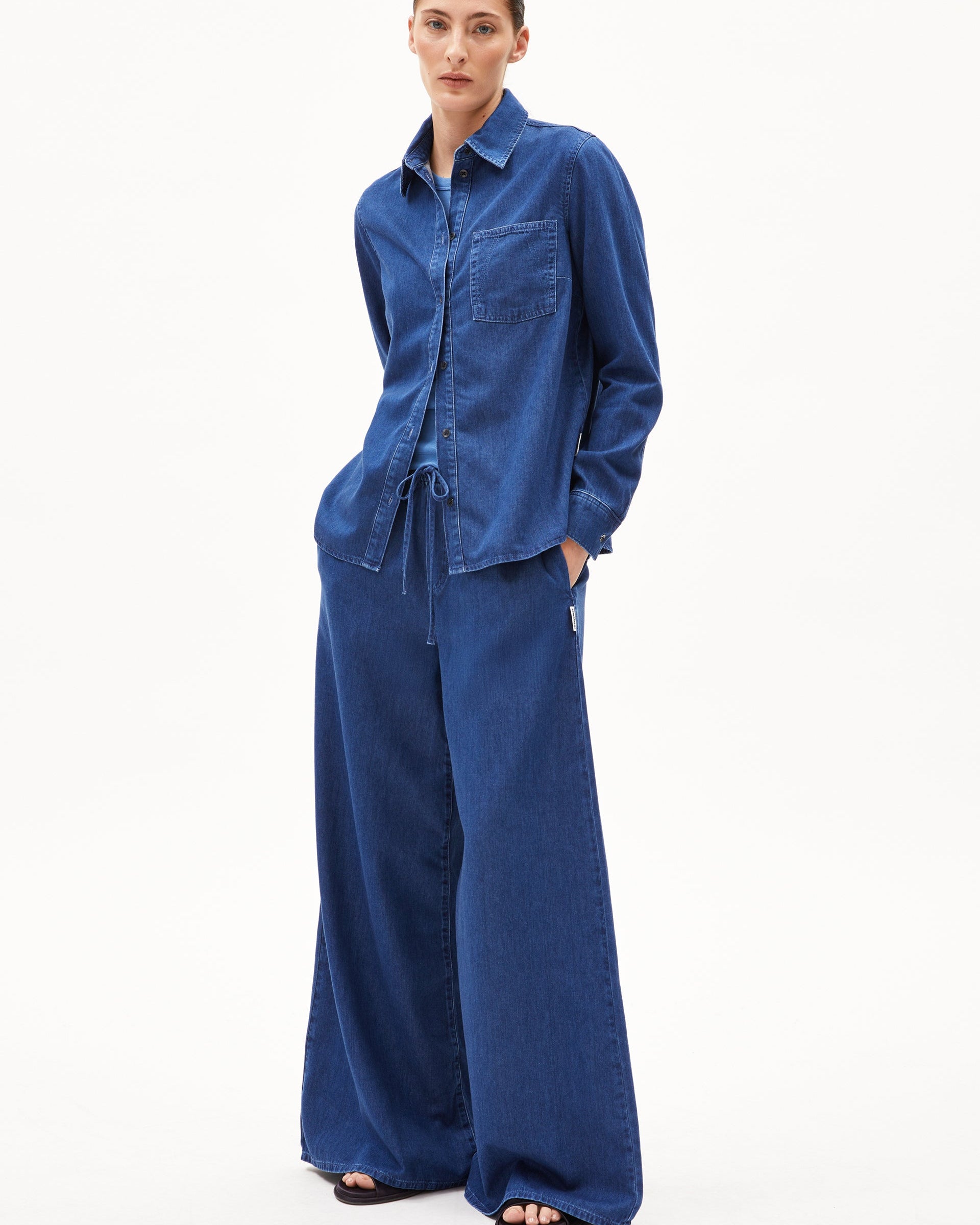 Aurelaa Jeansbluse in leichtem Denim, vielseitig kombinierbar & nachhaltig produziert