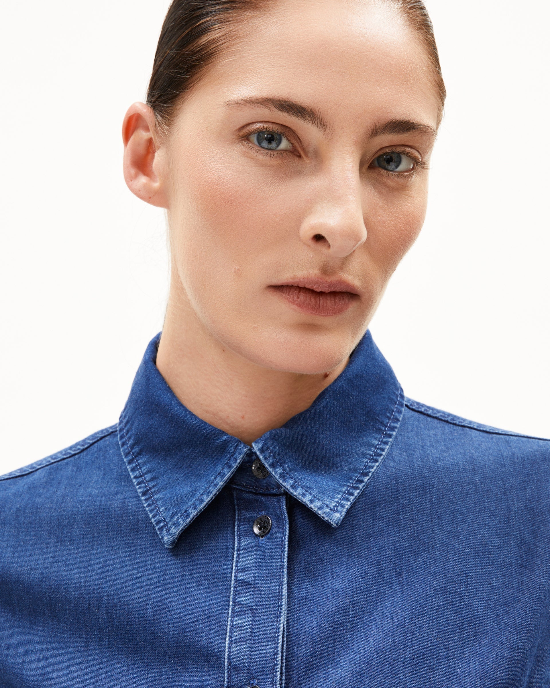 Denim Bluse Aurelaa von ARMEDANGELS, Regular Fit mit Hemdkragen, fair produziert