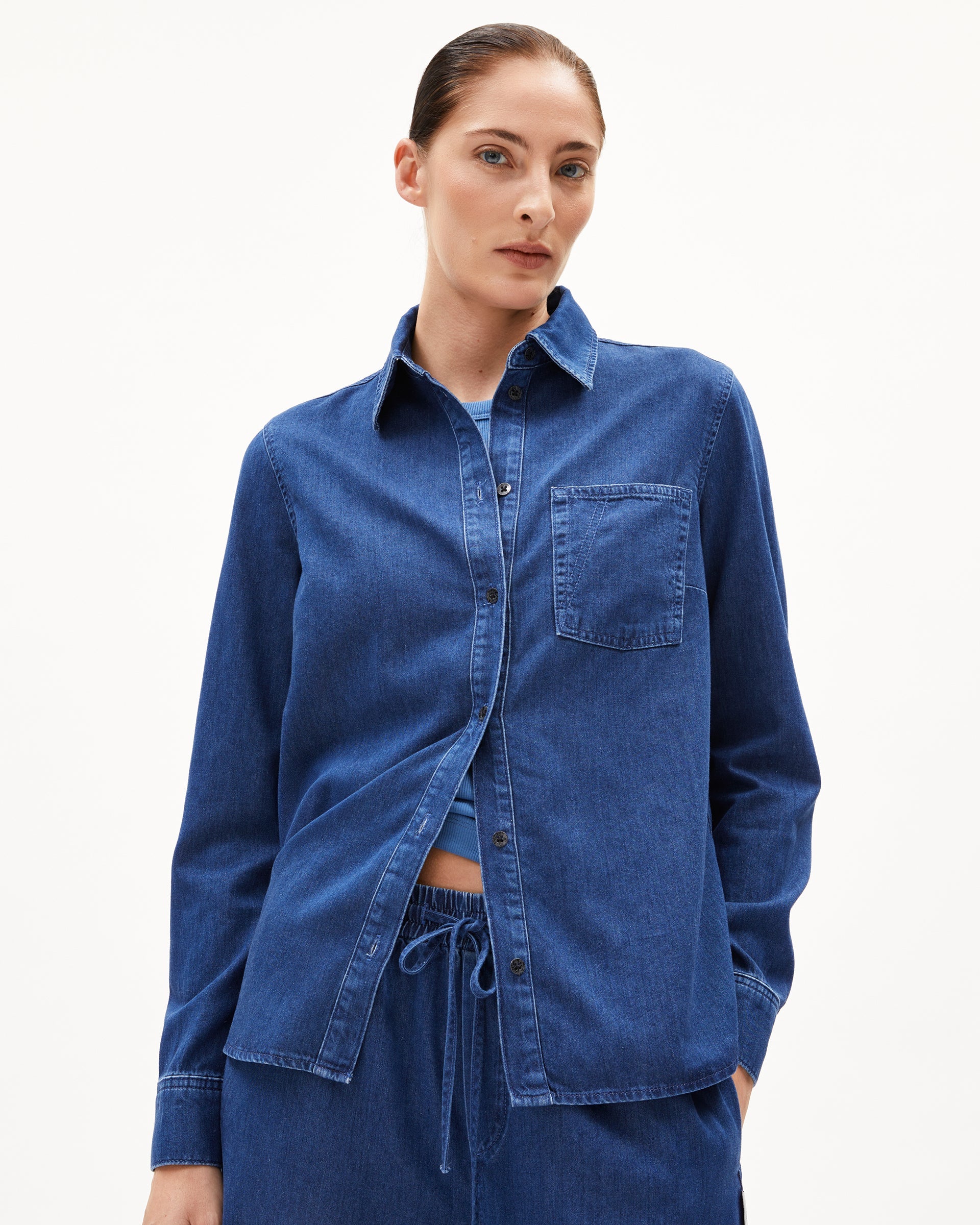 ARMEDANGELS Aurelaa – nachhaltige Jeansbluse für Damen, Double-Denim Trend Look