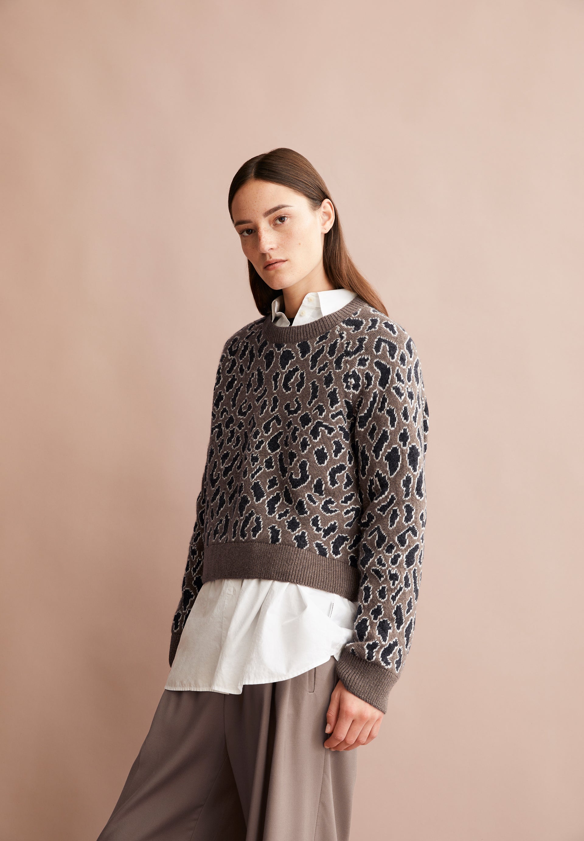 Leopaa Strickpullover in Walnut Cream, cozy & edgy, nachhaltige Knitwear