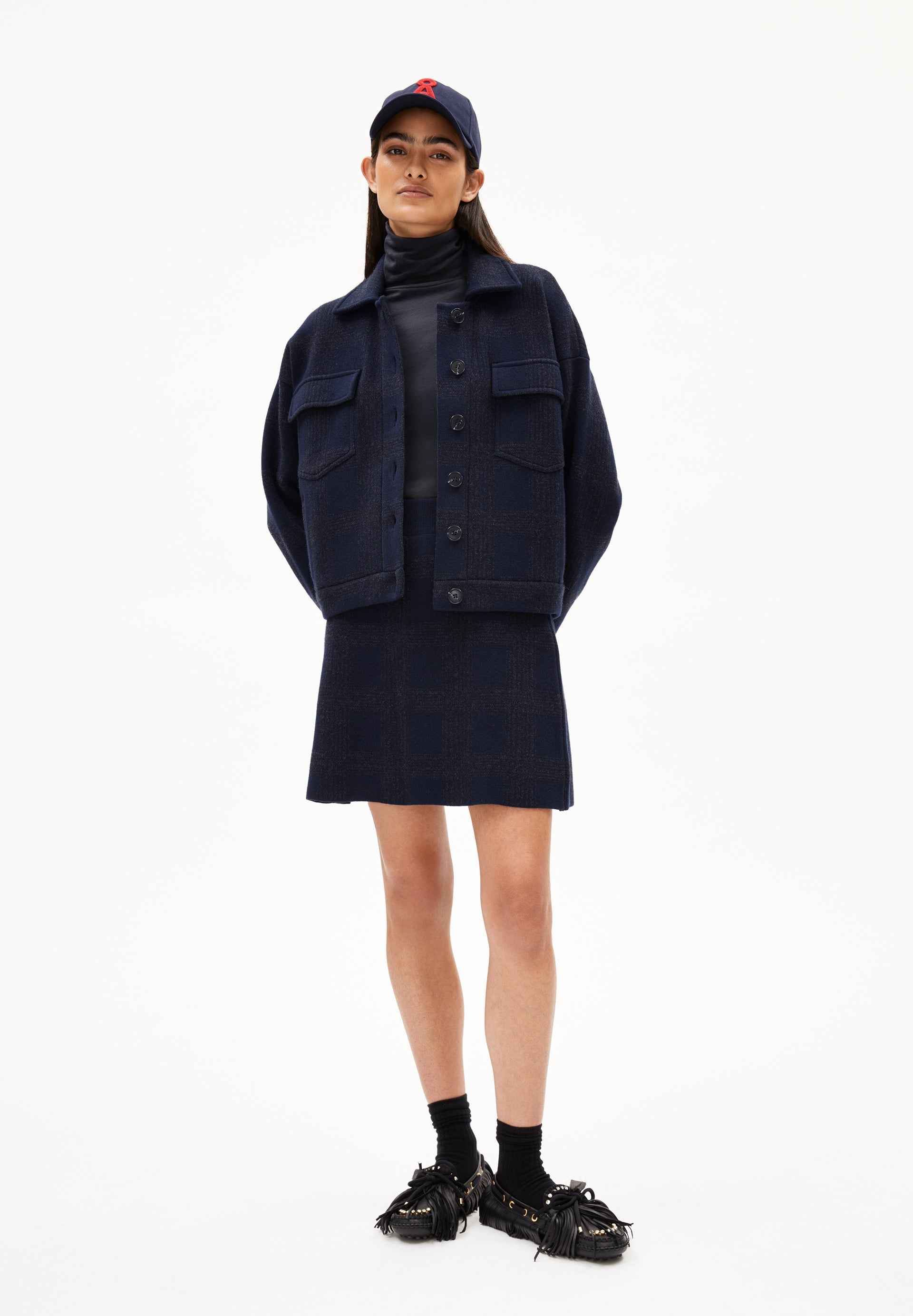 Nachhaltige ARMEDANGELS Strickjacke JOAALISON CHECK – fair produziert mit Bio-Wollmix