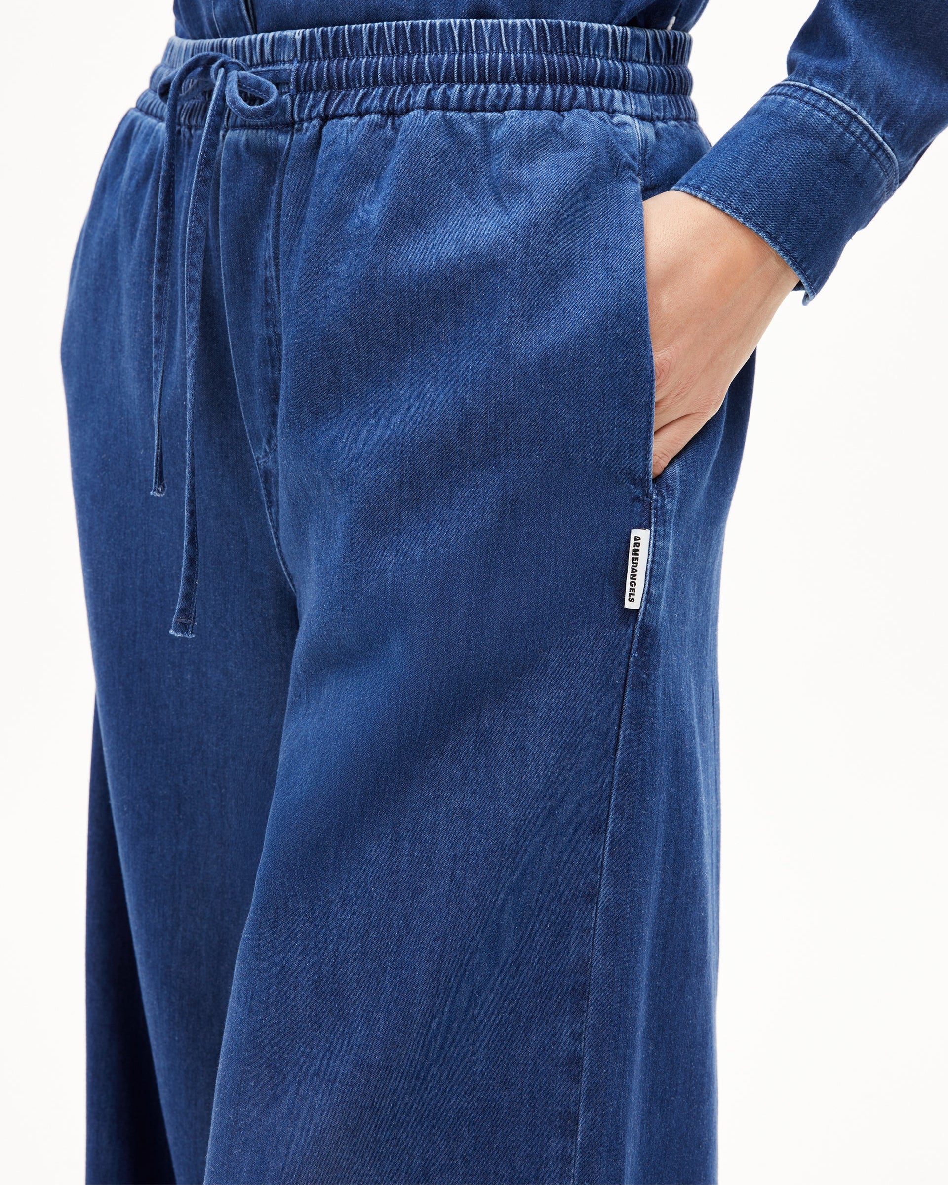 Kelaani Wide Leg Jeanshose in Denim Blue, PETA-Approved Vegan, nachhaltige Damenmode