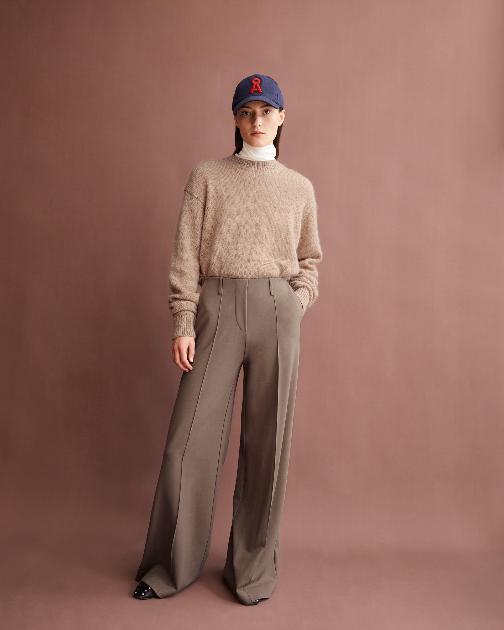 Styling-Inspiration: MAEVAA Jerseyhose mit Sneakern oder Heels – vielseitiger Look