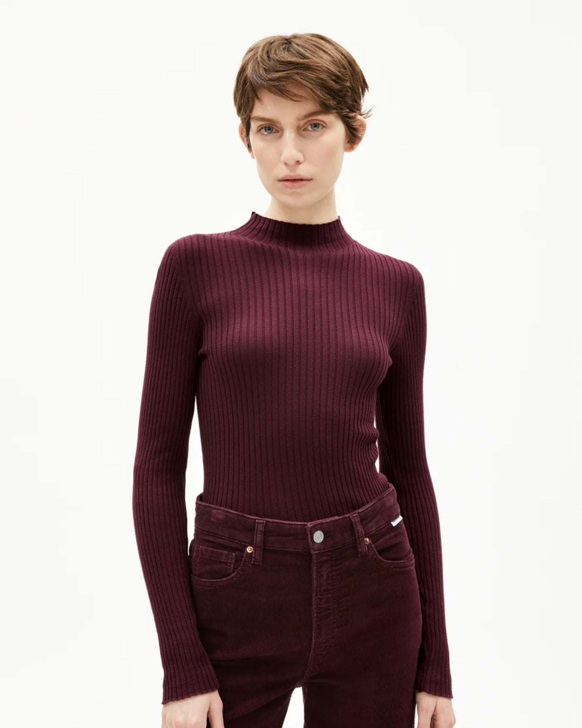 Rollkragenpullover Alaania aus Bio-Baumwolle in Dark Cranberry von Armedangels, Vorderansicht