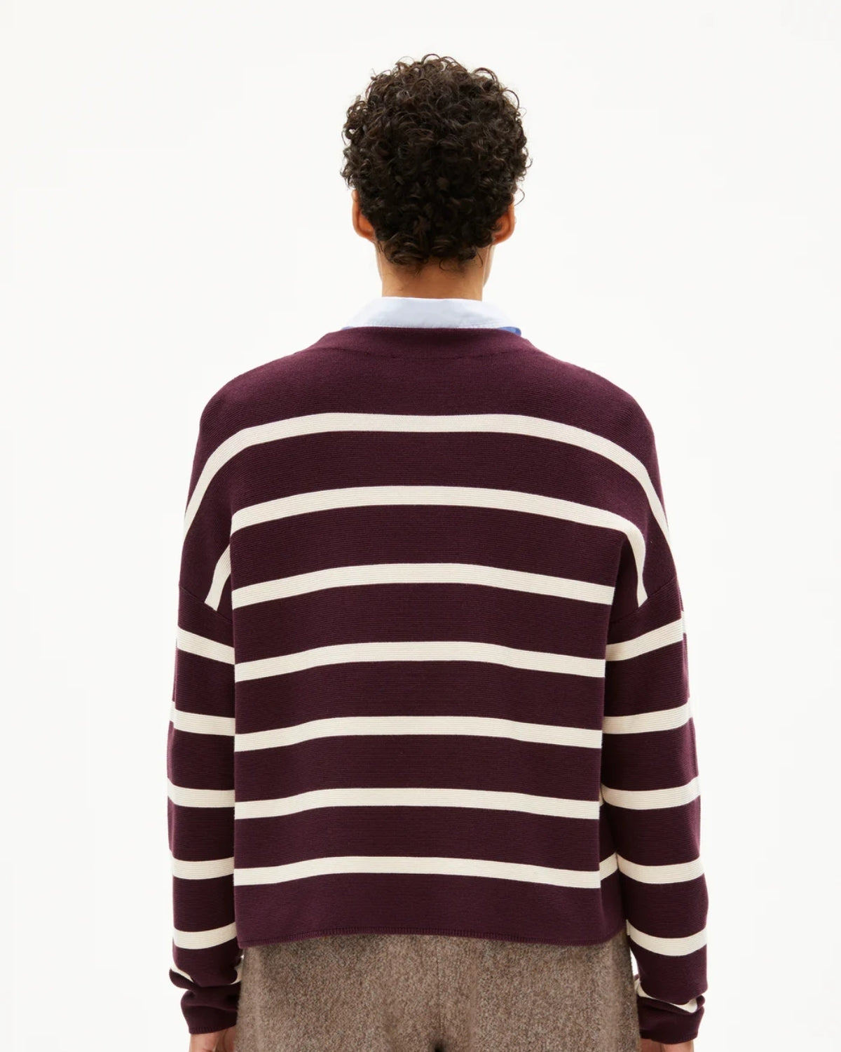 Rückansicht des nachhaltigen Armedangels Strickpullover Merinaa Stripes