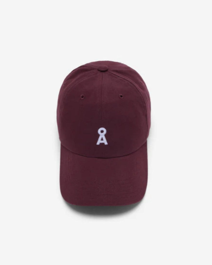 Yenaas Bold Cap in dark Cranberry von ARMEDANGELS, einfarbig mit Logo-Stickerei, fair & vegan