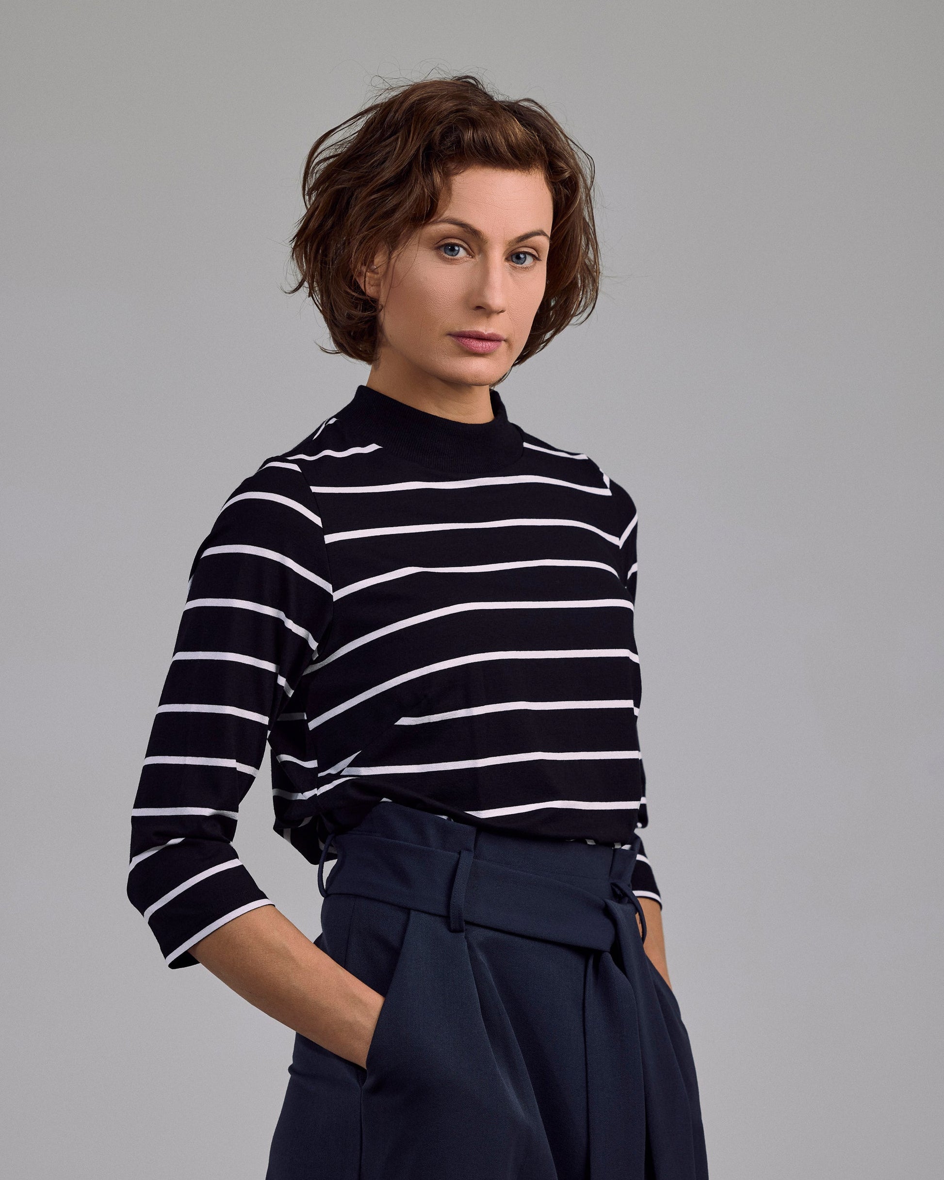 Aurié Shirt von Maiken K. in Schwarz-Weiß – Cropped Ringelshirt mit klarer Silhouette