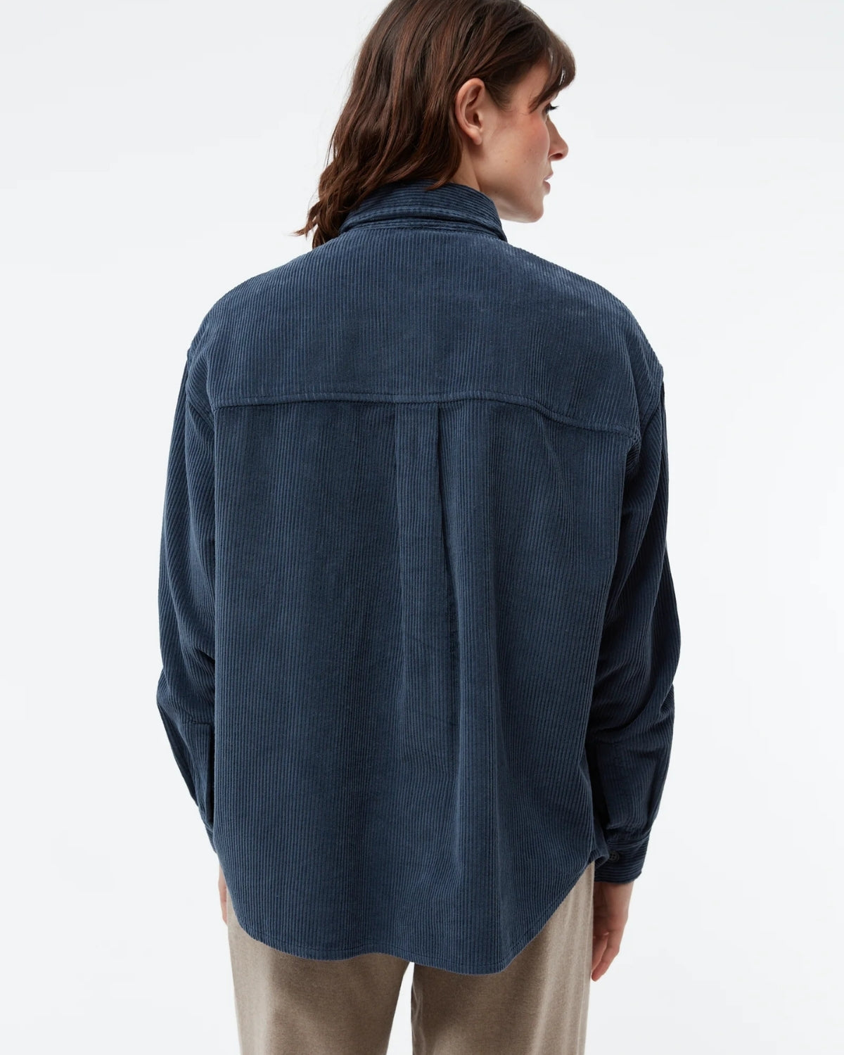 Nachhaltiges Overshirt aus Cord – GBOxana von GIVN Berlin