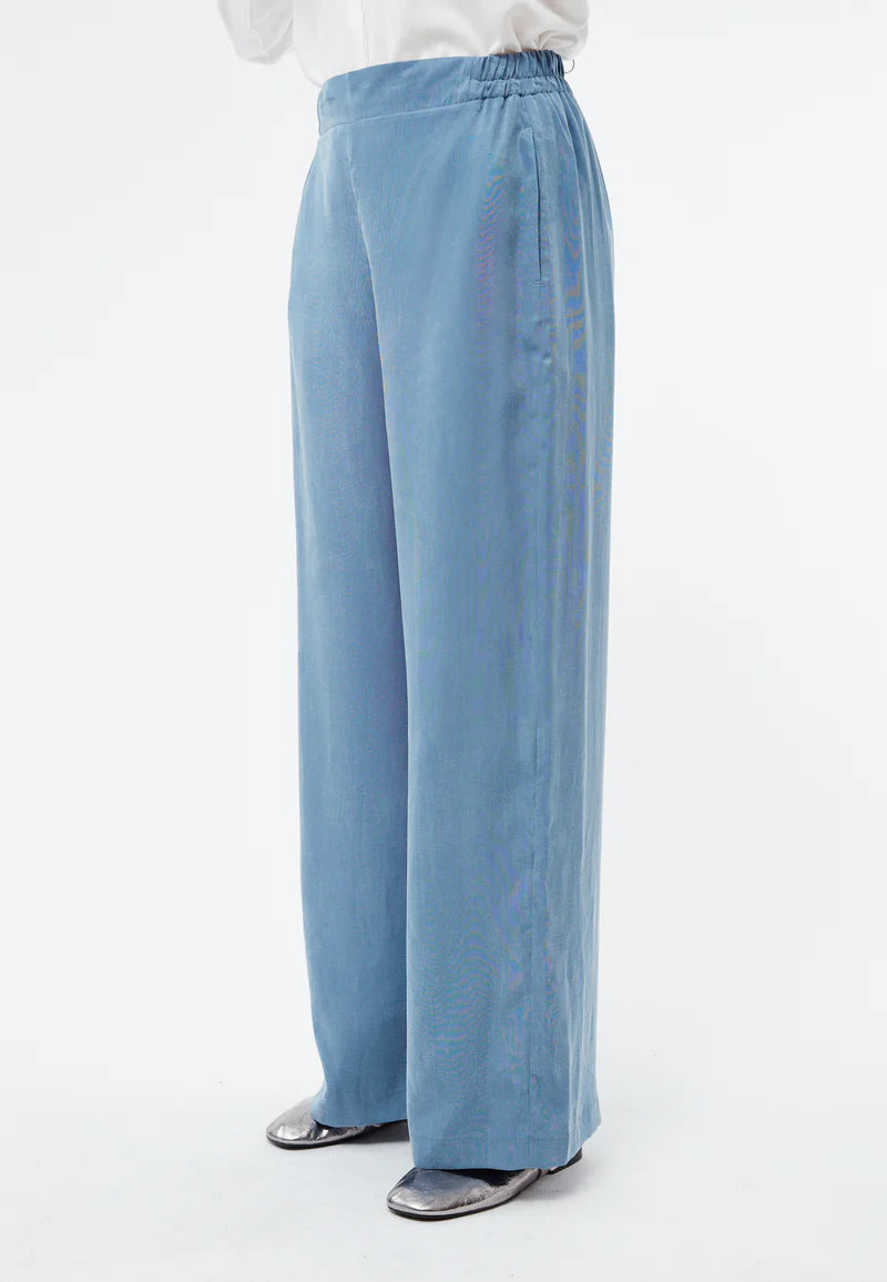 Nachhaltige Hose MARLA von GIVN Berlin – Wide Leg Fit, fair produziert in der Türkei