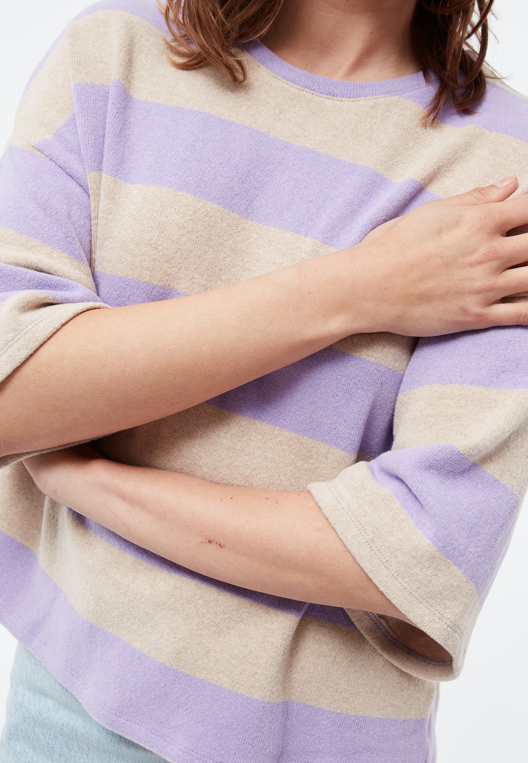 Oversized Sweater Selma von GIVN Berlin – nachhaltiger Strick in Light Beige & Light Amethyst