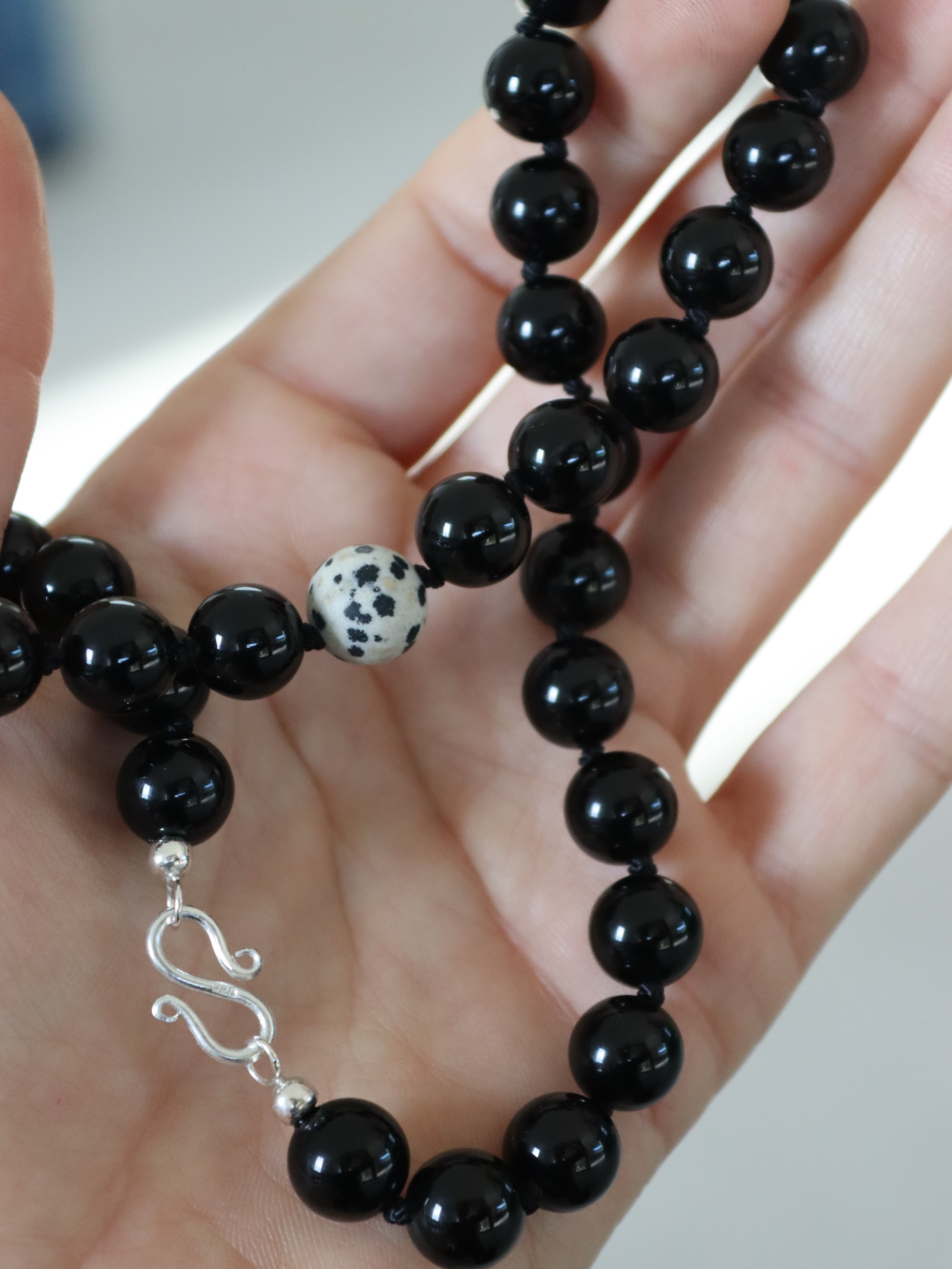 HoS Studio Kollektion Halskette VIA aus schwarzem Onyx, 925 Sterling Silber. Designt und produziert in Bregenz, Österreich
