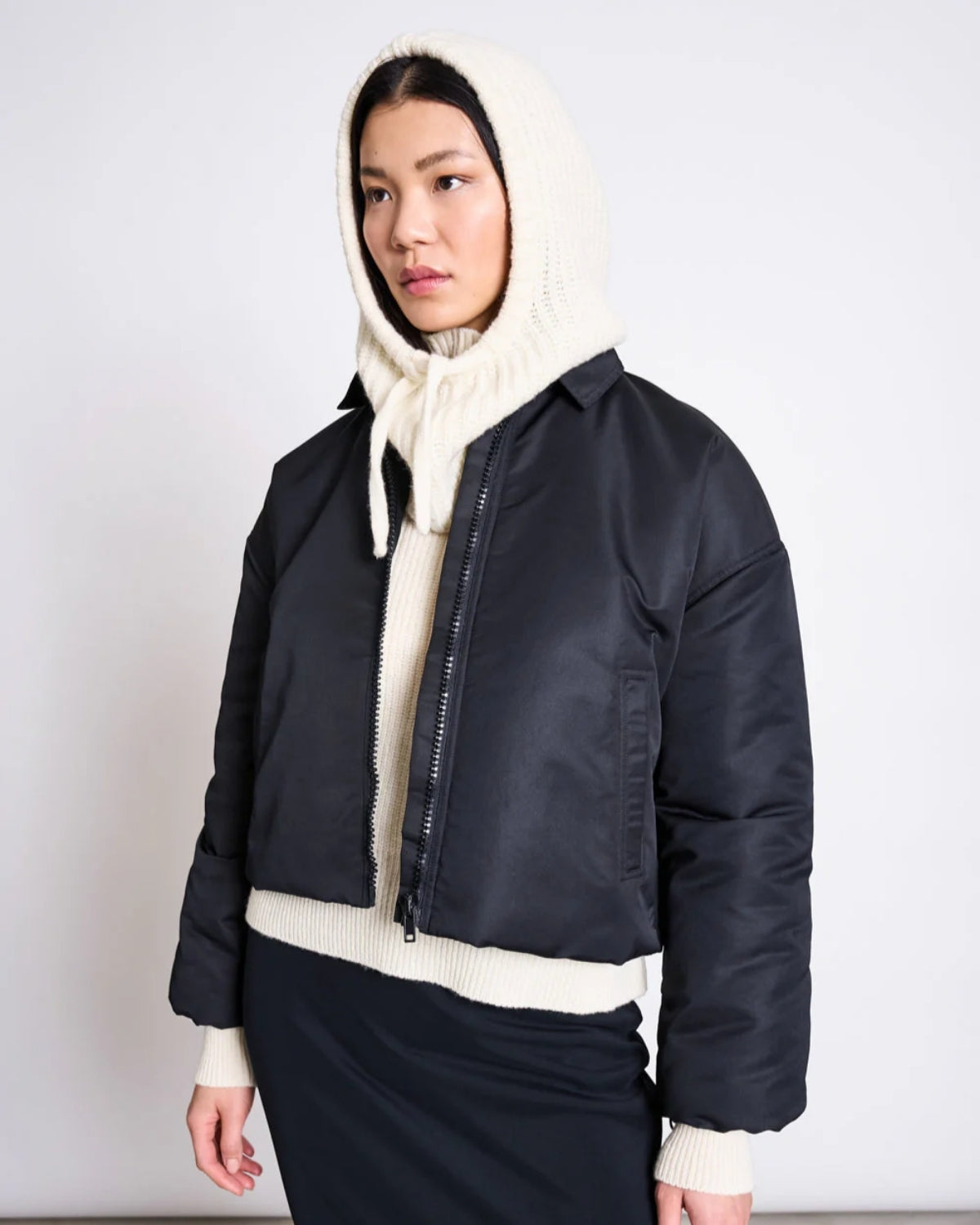 Balaclava Wooly Pioggia in Off White aus Bio-Wolle von Jan N June, Vorderansicht