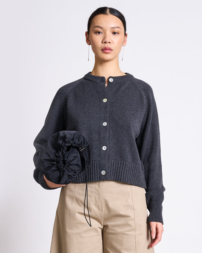 relaxed cardigan sivia aus bio-baumwolle in anthracite – fair fashion