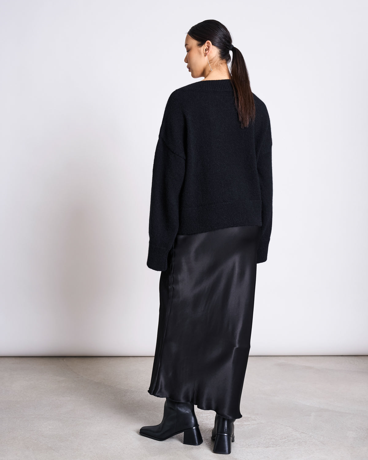 Satin Maxi Rock SERIN – knöchellang, leicht ausgestellt, Black