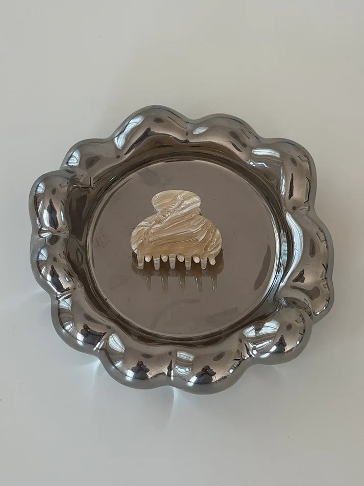 Jona The Label Emi Hair Clip in Beige – nachhaltiger Haarclip aus Cellulose Acetat