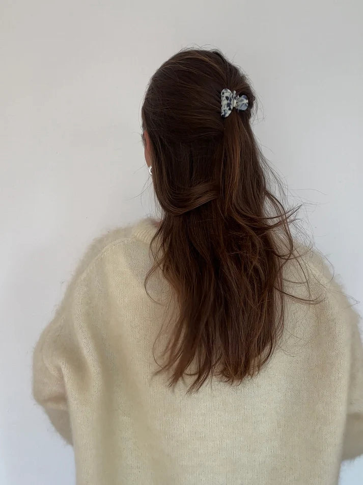 Jona The Label Emi Hair Clip – Midnight Blue, nachhaltiges Detail für dein Styling