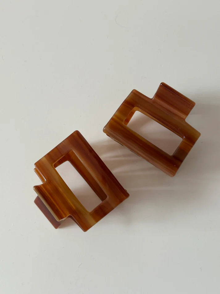 Josefin Hair Clip von Jona The Label aus nachhaltigem Cellulose Acetat in Hazelnut