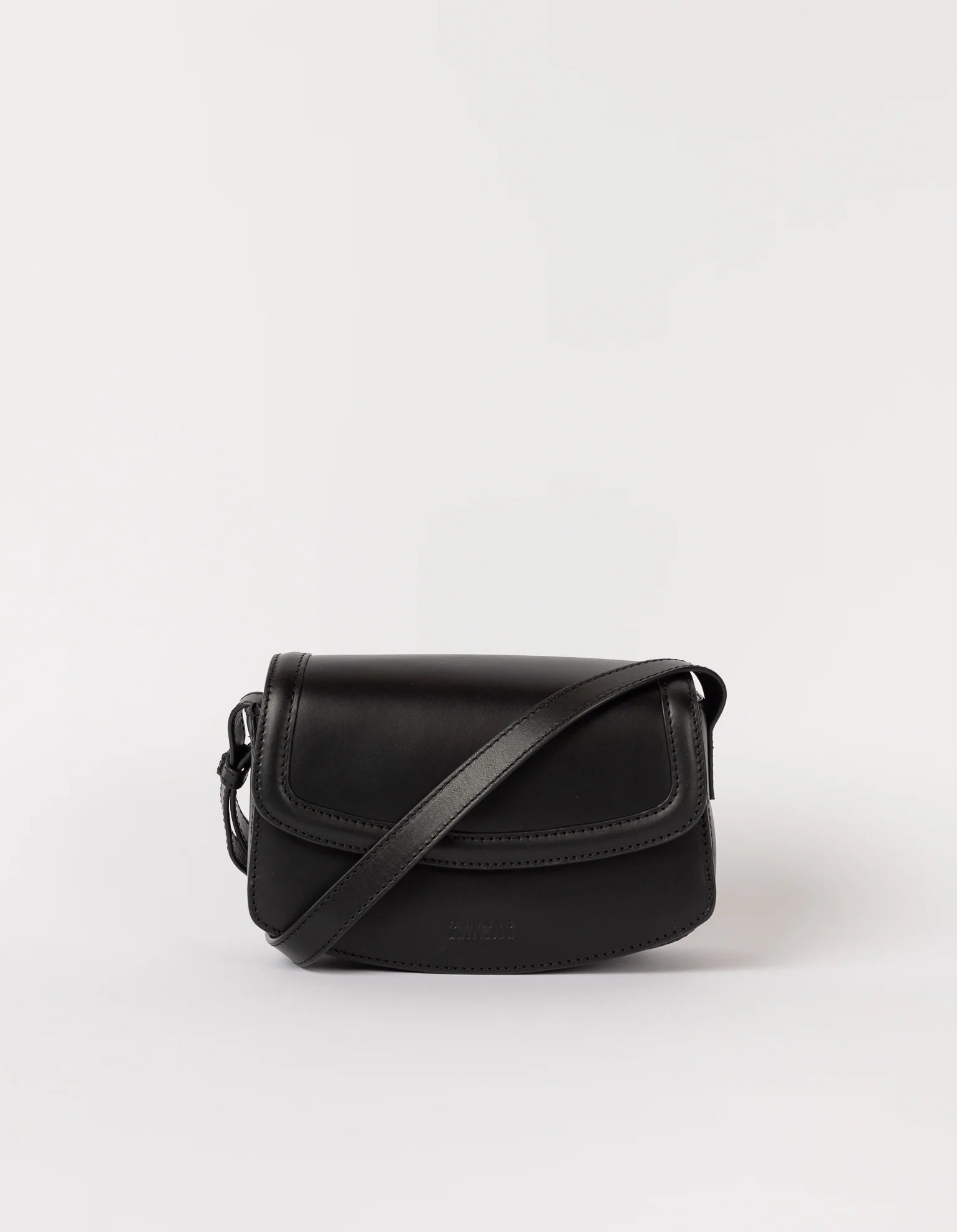 Nachhaltige Crossbody Bag Kendalini – elegante schwarze Ledertasche