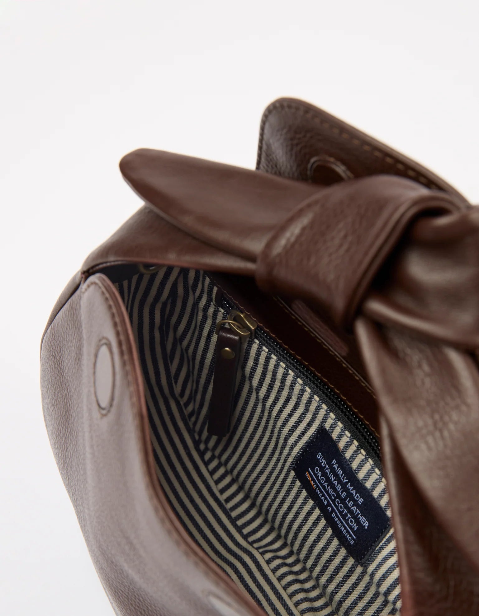 O My Bag Coco Croissant – nachhaltige Tasche aus weichem Leder
