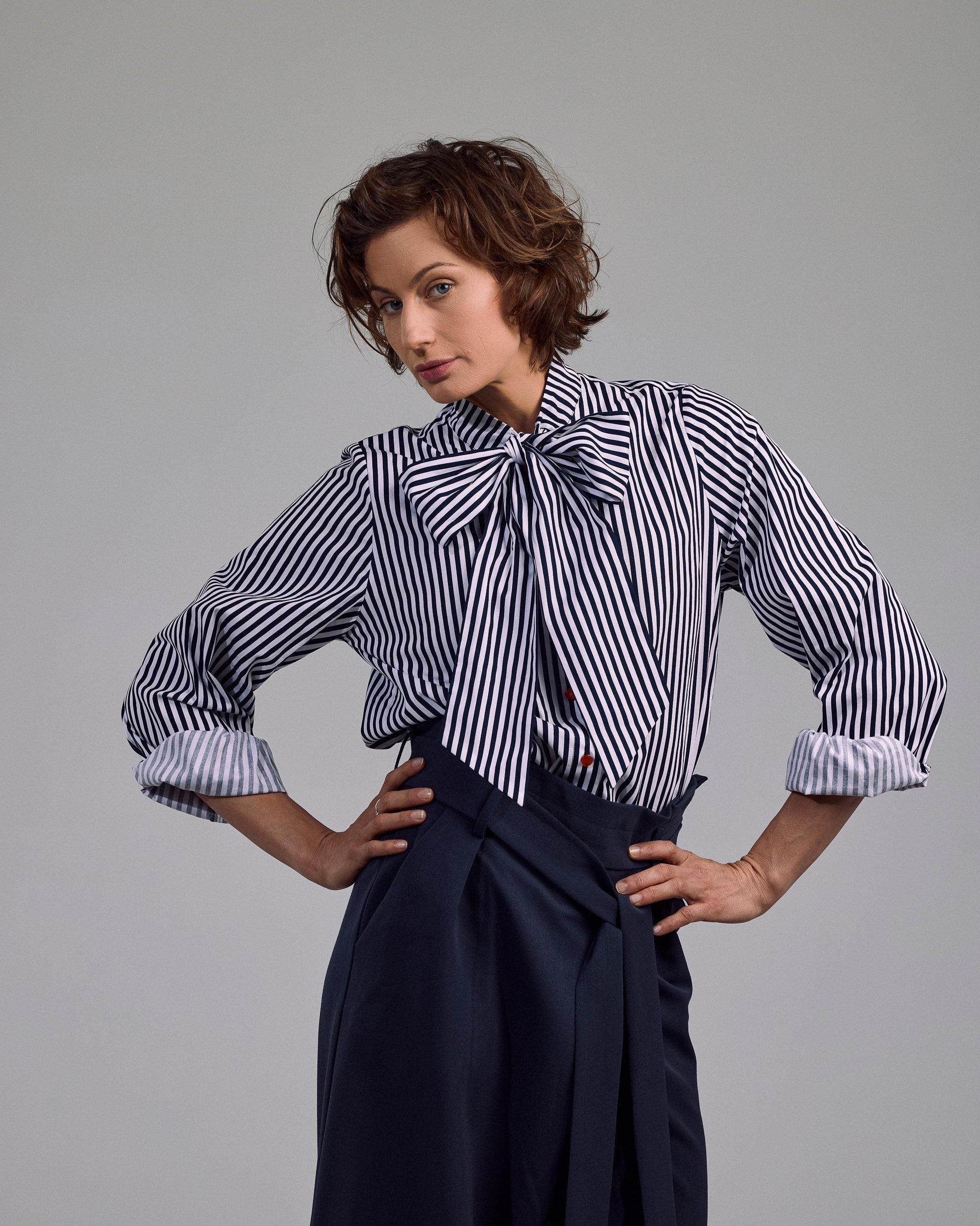 Große Schleife im Vorderteil – Detailaufnahme der Ovia Bluse von Maiken K.