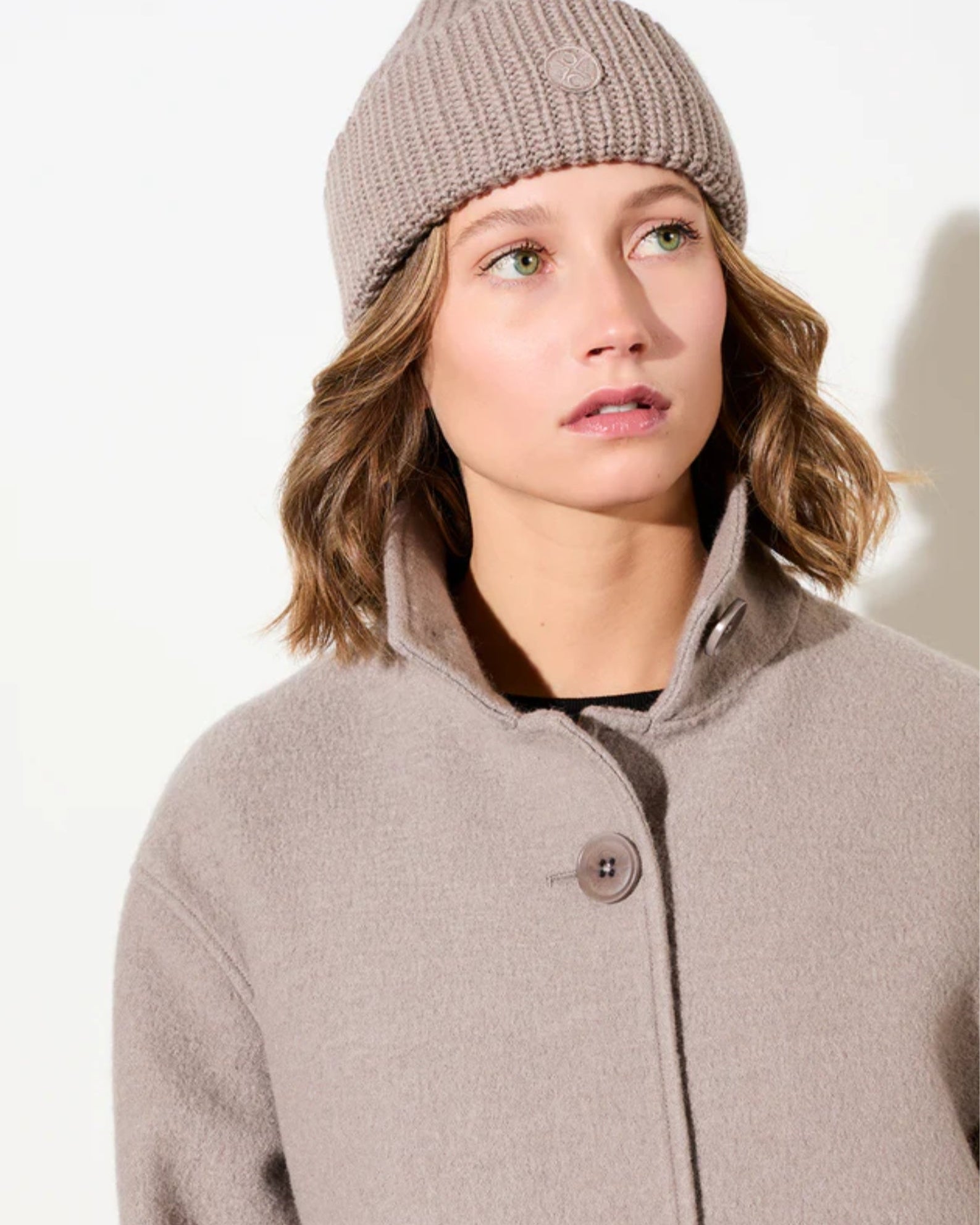 LangerChen Pennfield II – nachhaltiger Damen Kurzmantel in taupe